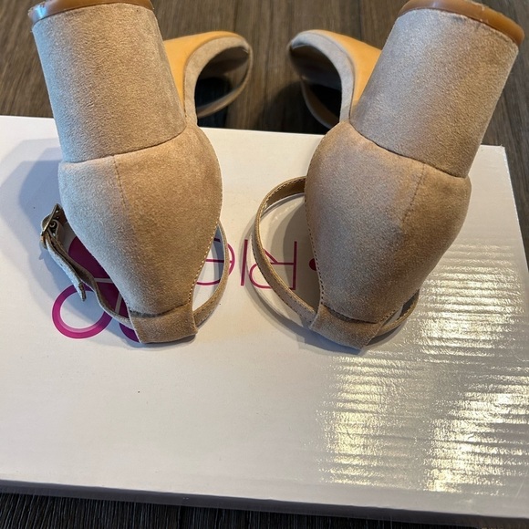 ZriEy Mid-height Chunky Block Heel / Sandal 
 Size 10 Color: Nude - Picture 4 of 7